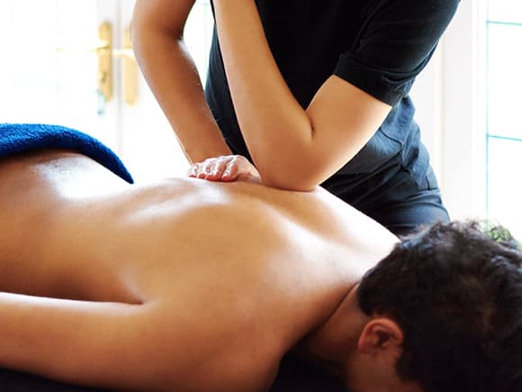 台北外出按摩 - 女師親切到府,享受專業油壓與指壓按摩